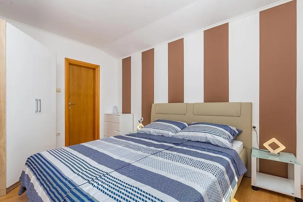Apartments Jenny Pinezici  Croatia