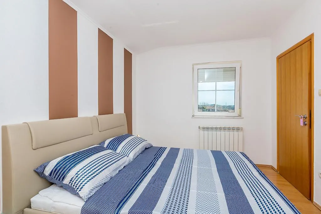 Apartments Jenny Pinezici  0*, Pinezici (Krk) Croatia