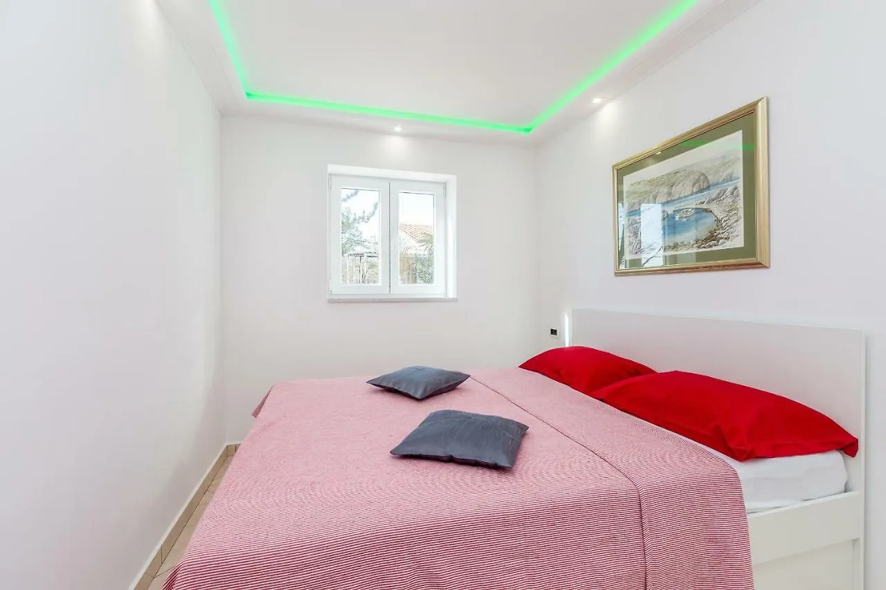 Apartments Jenny Pinezici  Croatia