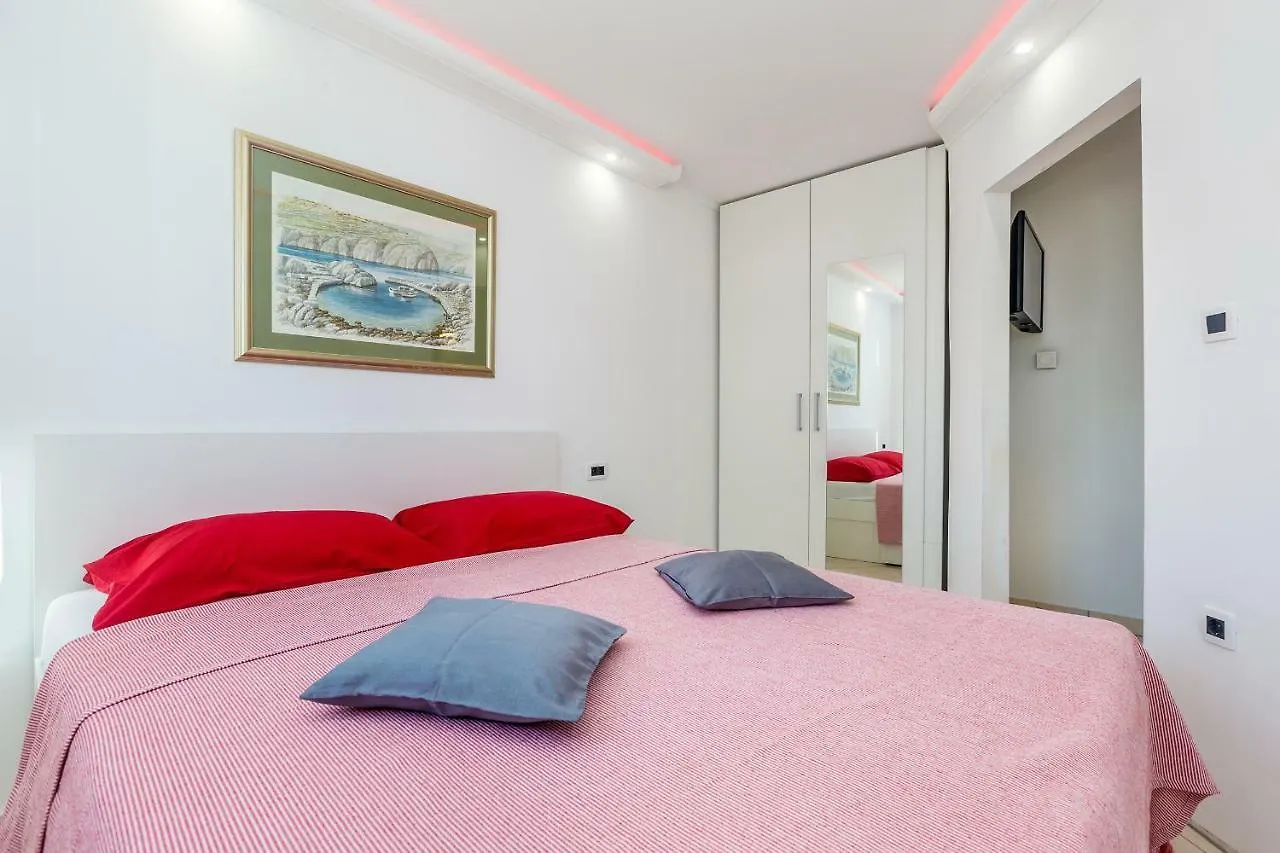 Apartments Jenny Pinezici  0*, Pinezici (Krk) Croatia